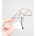 Χρυσά μεταλλικά γυαλιά με διαφανές φακό