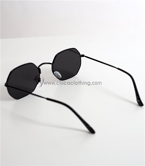Γυαλιά ηλίου με πολύγωνο σκελετό και μαύρο φακό